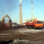 В течение года на предприятии сжигается 185 тысяч тонн бурого угля, который поступает по железной дороге на две разгрузочные эстакады и автотранспортом доставляется на котельные